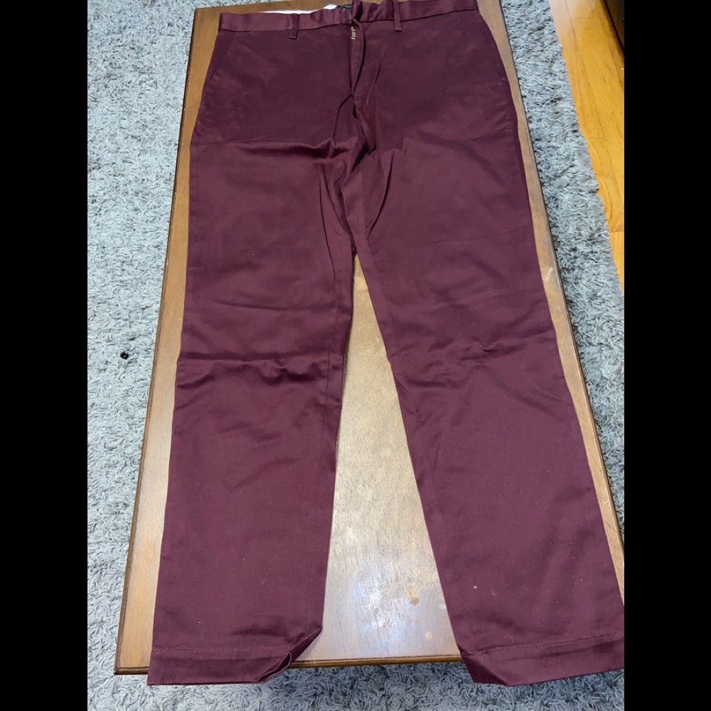 Banana Republic men’s maroon chino